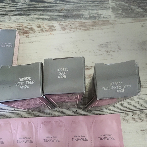 Mary Kay Bundle - Picture 2 of 5